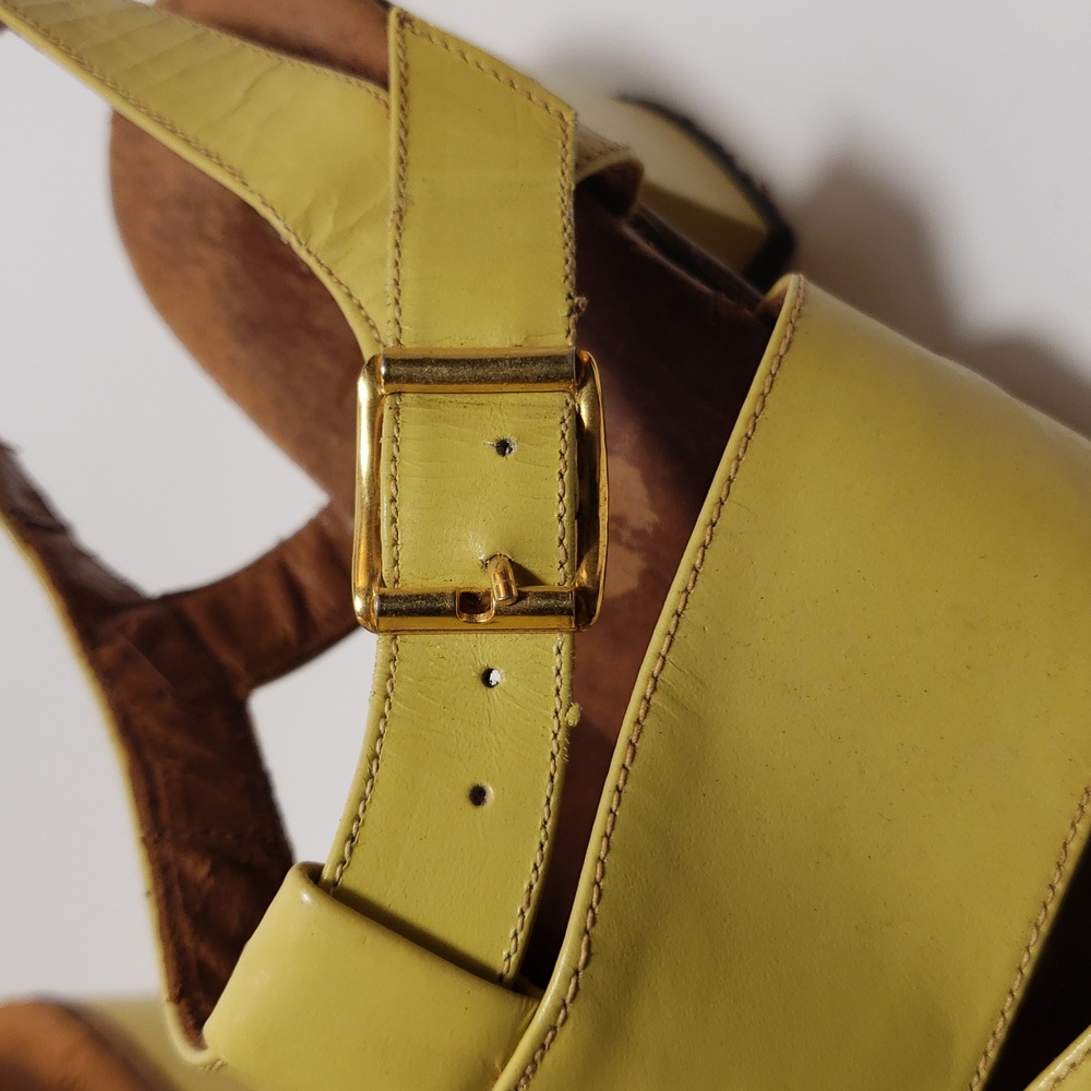 Vintage Womens Yellow Hush Puppies Wide Band Square Heel Sandals - Picture 6 of 12